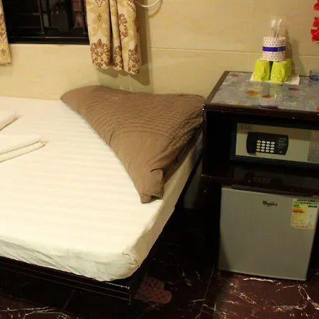 Russian Hostel-2